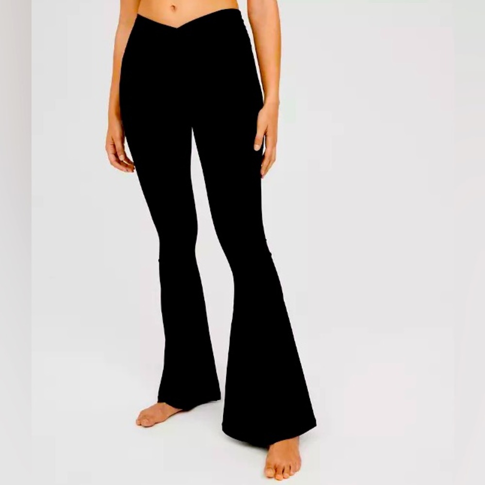 Aerie OFFLINE Crossover Super Flare Legging, Black, size M